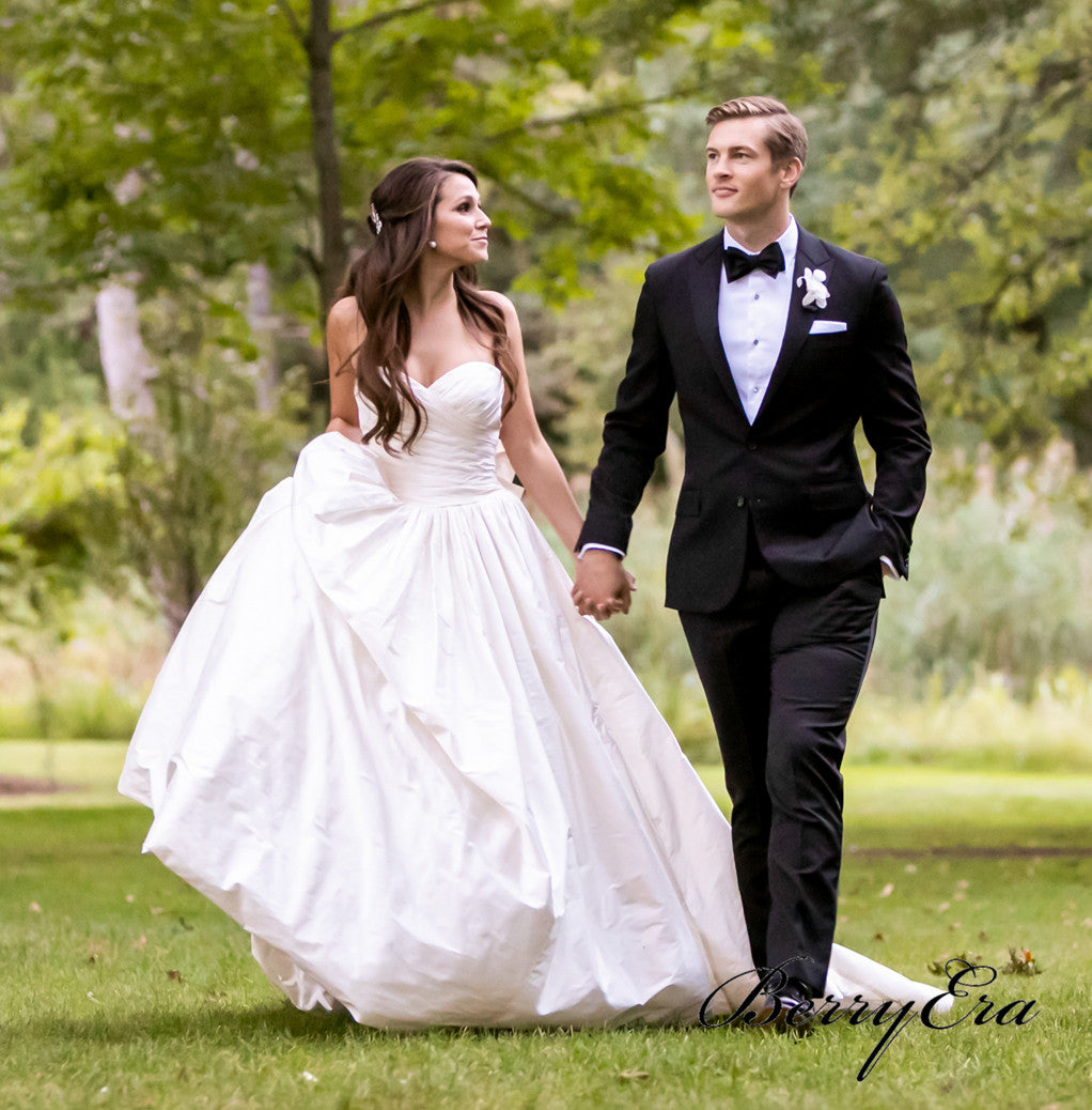 Lovely Sweetheart A-line Ivory Satin Wedding Dresses