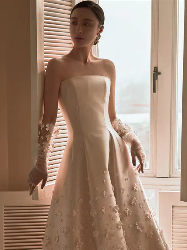 Strapless A-line Satin Wedding Dresses, Elegant Appliques 2022 Bridal Gowns, Newest Wedding Gowns