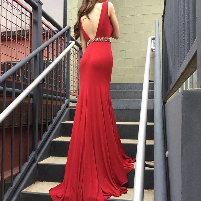 Sexy V-neck Red Jersey Rhinestone Prom Dresses